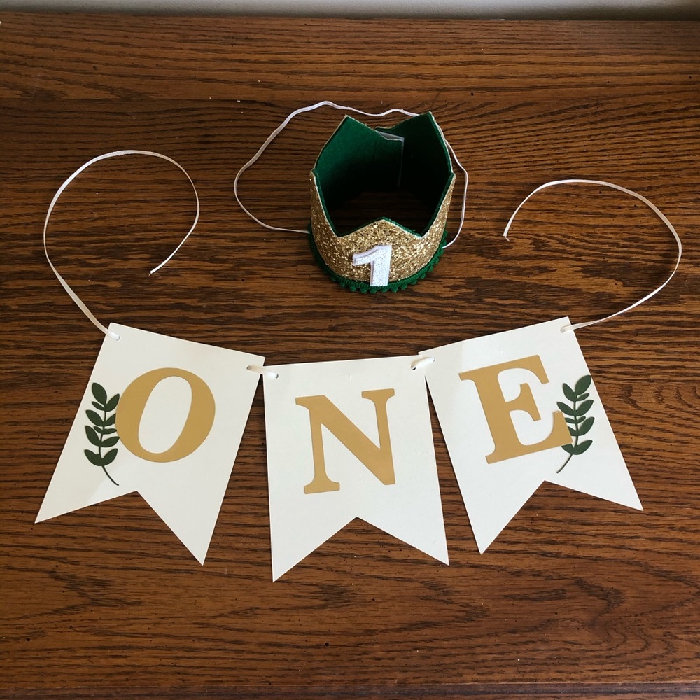 Green and gold 1st birthday banner & crown.